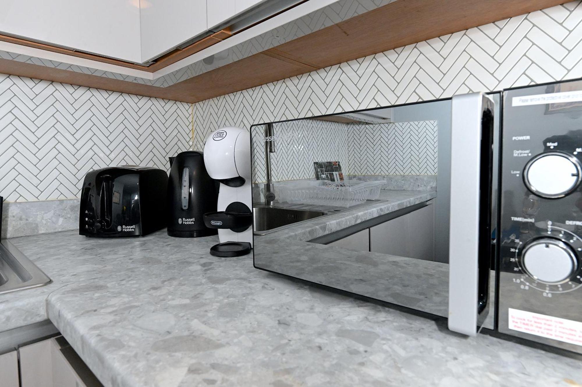1 Bedroom Flat In Wood Green Piccadilly Line 伦敦 外观 照片
